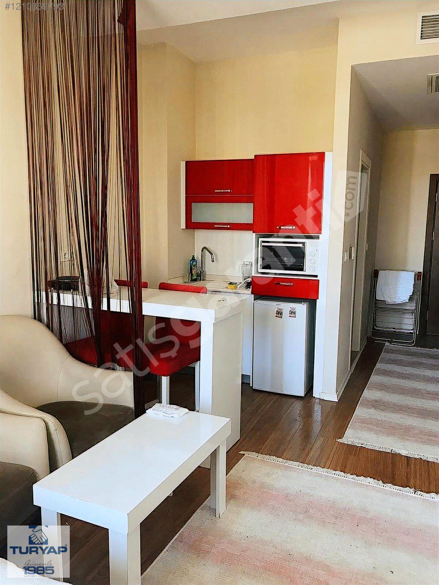 BEYLİKDÜZÜ E`5 KENARI METROBÜS YANI 1+0 SATILIK APRT DAİRE