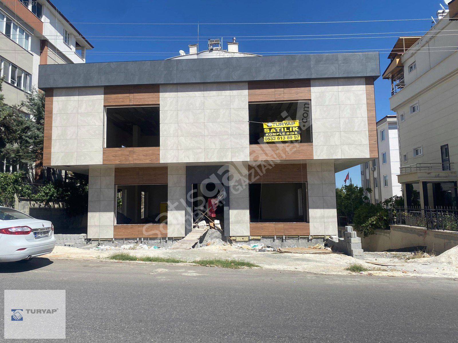 GÜVENEVLER'de İPEKYOL'A YAKIN KONUT-İŞYERİ İÇİN SATILIK VİLLA