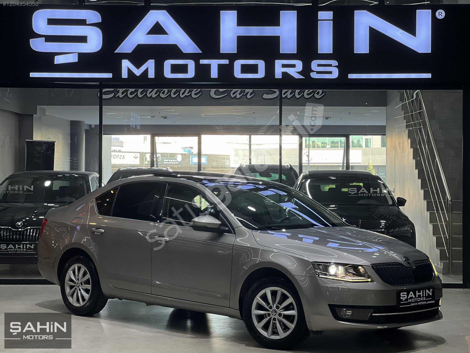 ŞAHİN MOTORS | 2016 OCTAVIA STYLE CAM TAVAN HATASIZ 105BİNKM!