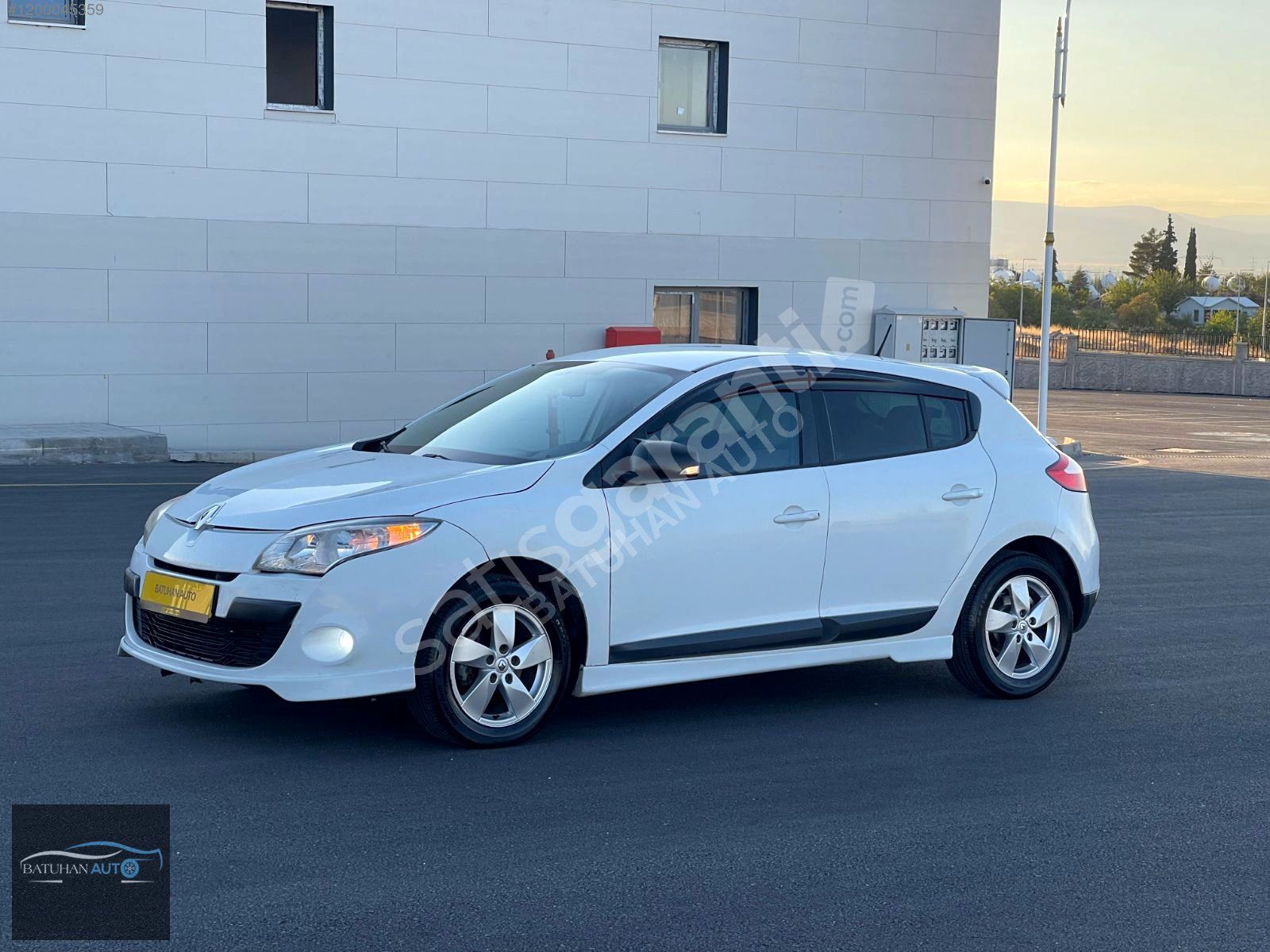 2012 MEGANE III TAVAN+KAPUT+BAGAJ BOYASIZ KREDİ KARTI GEÇERLİDİR