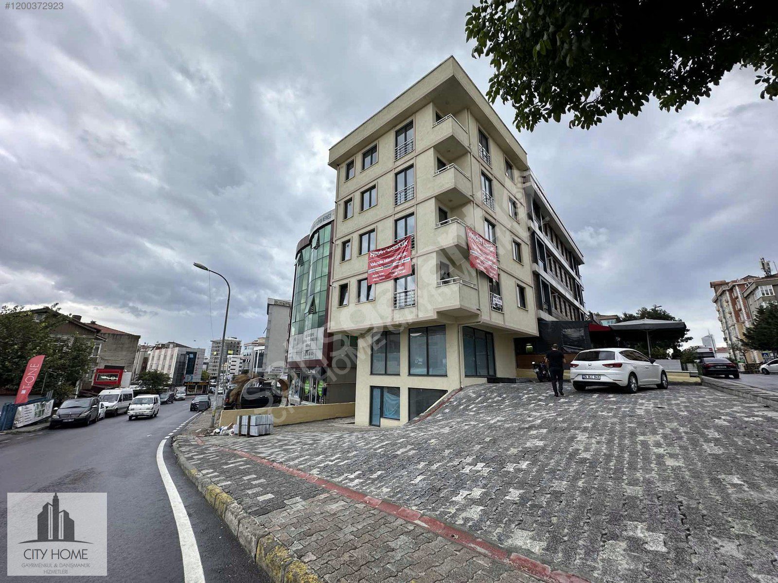 CADDE ÜSTÜ MERKEZİ KONUMDA SIFIR OFİS KATLARI