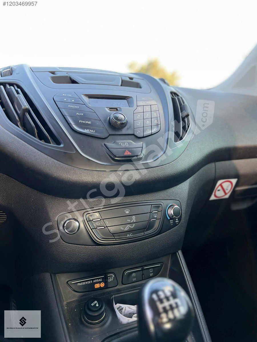 SUNGUROĞLU GARAGE'DEN 2020 FORD TOURNEO COURİER 1.5 TDCİTREND
