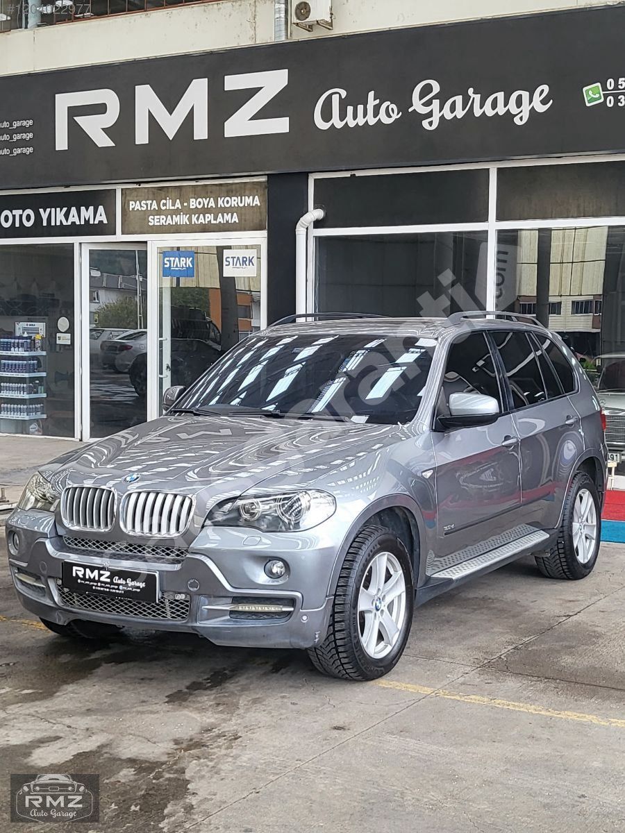 RmZ Auto Garage' dan Bmw X5 Cam Tavan Emsalsiz Temizlikte
