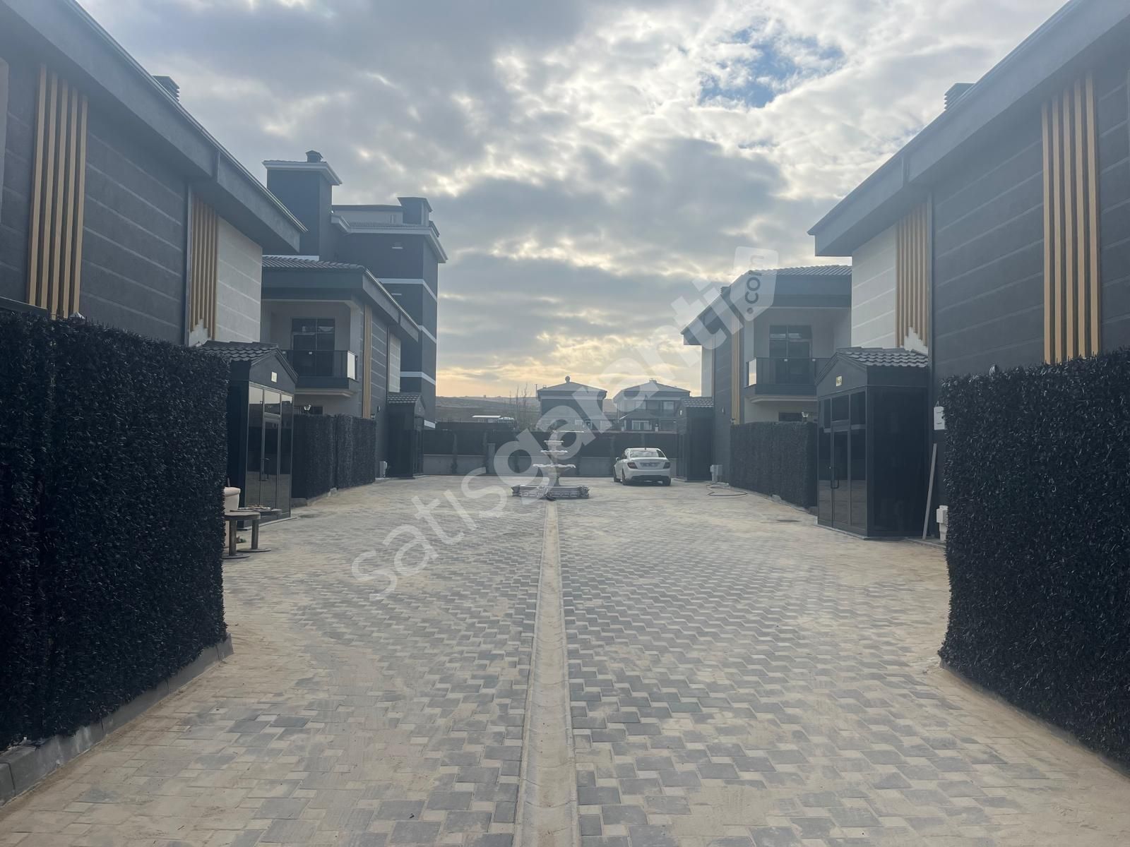AYYILDIZ MAHALESİNDE LÜKS YAPILI SATILIK 4+1 VİLLA