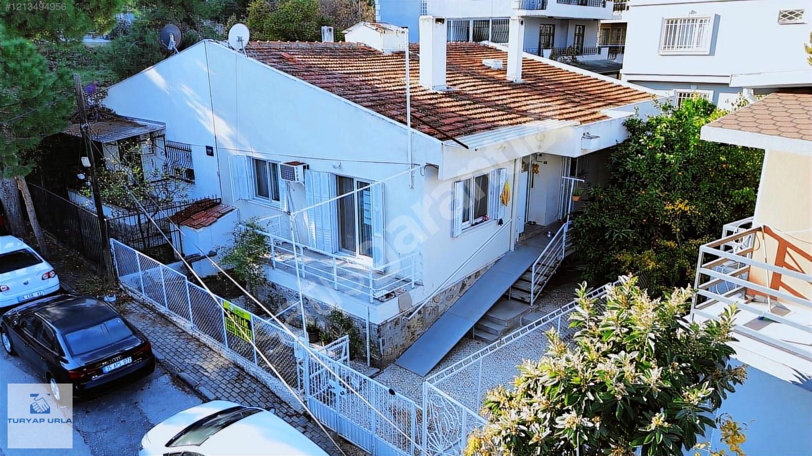 TURYAP'tan Balçova İş Bankası Evleri'nde 233 m2 Arsa İçinde Ev