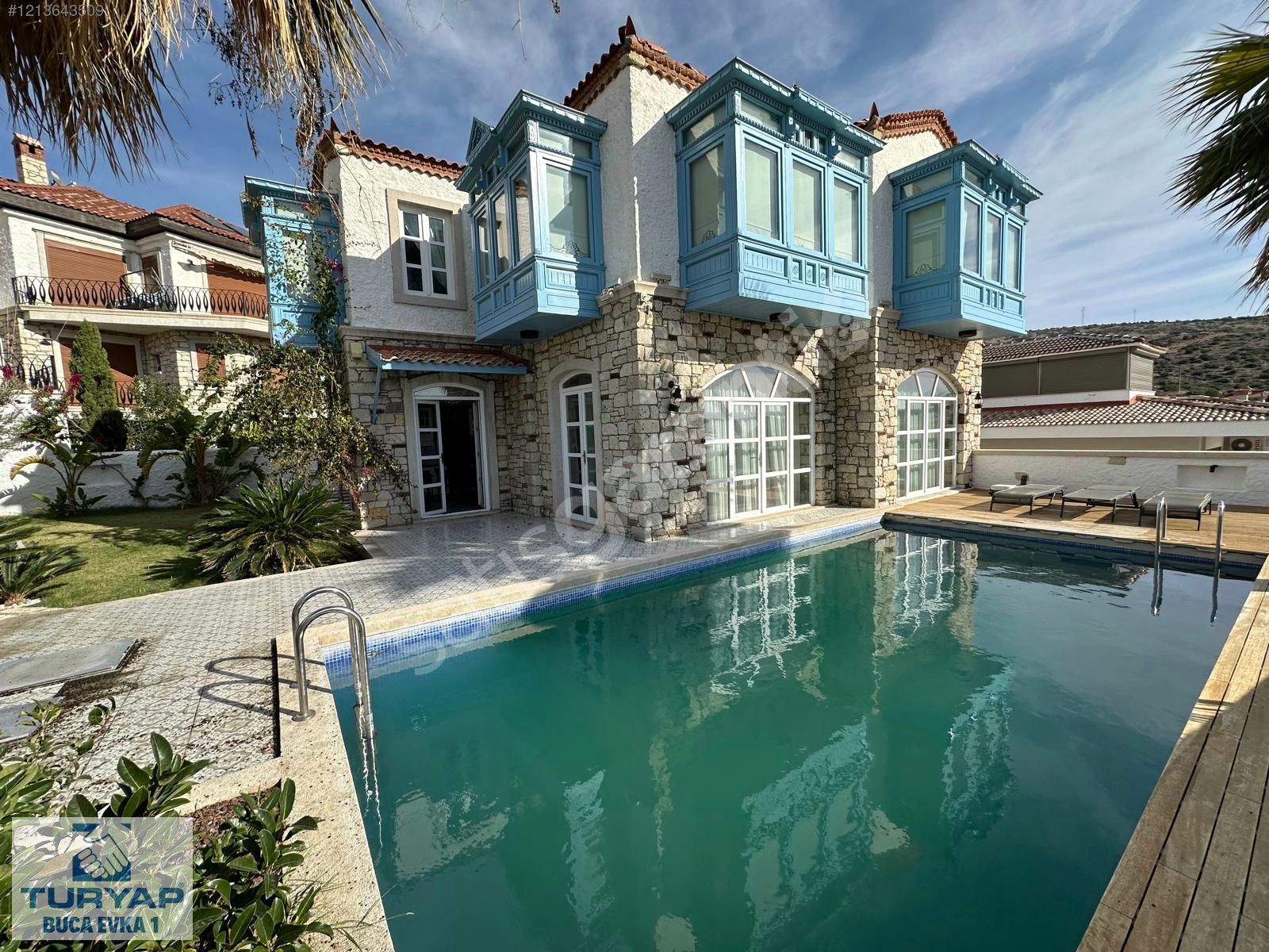 Turyap'tan Çeşme Marina Yakını Emsalsiz Deniz Manzralı Taş Villa