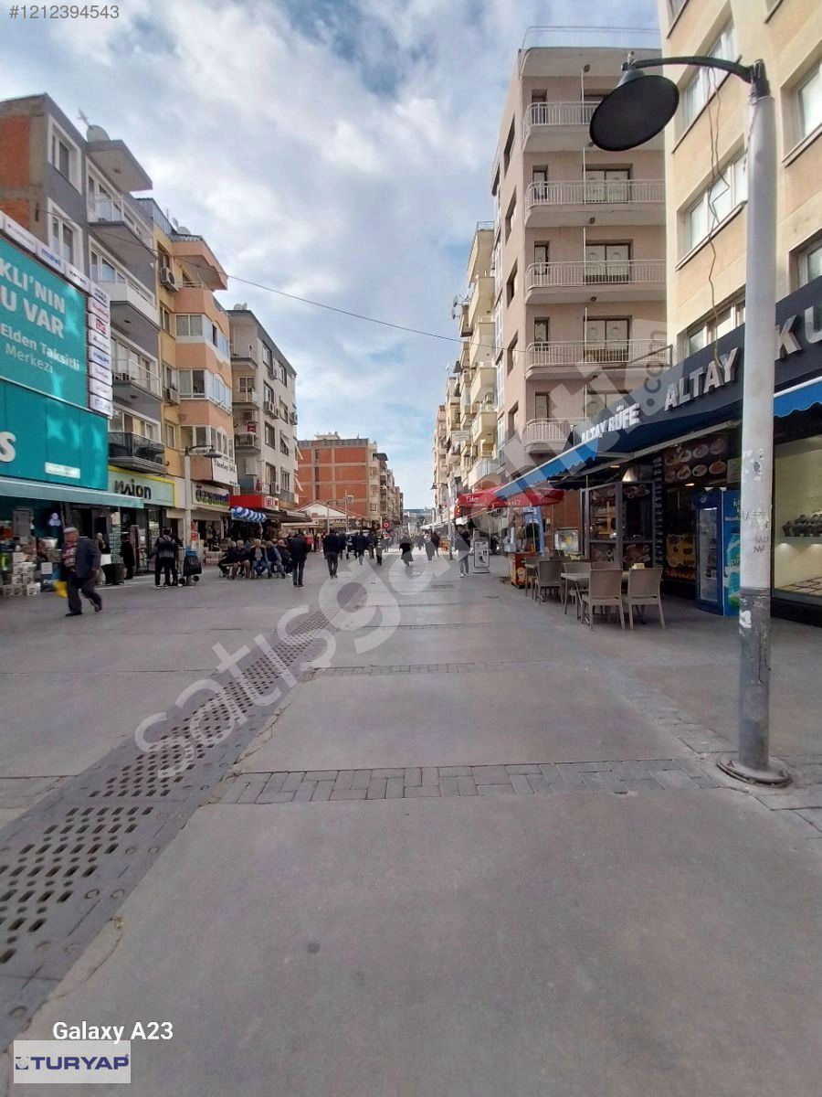 Bayraklı Sevgi Yolunda Izban Yakını 3+1 Tadilatlı Satılık