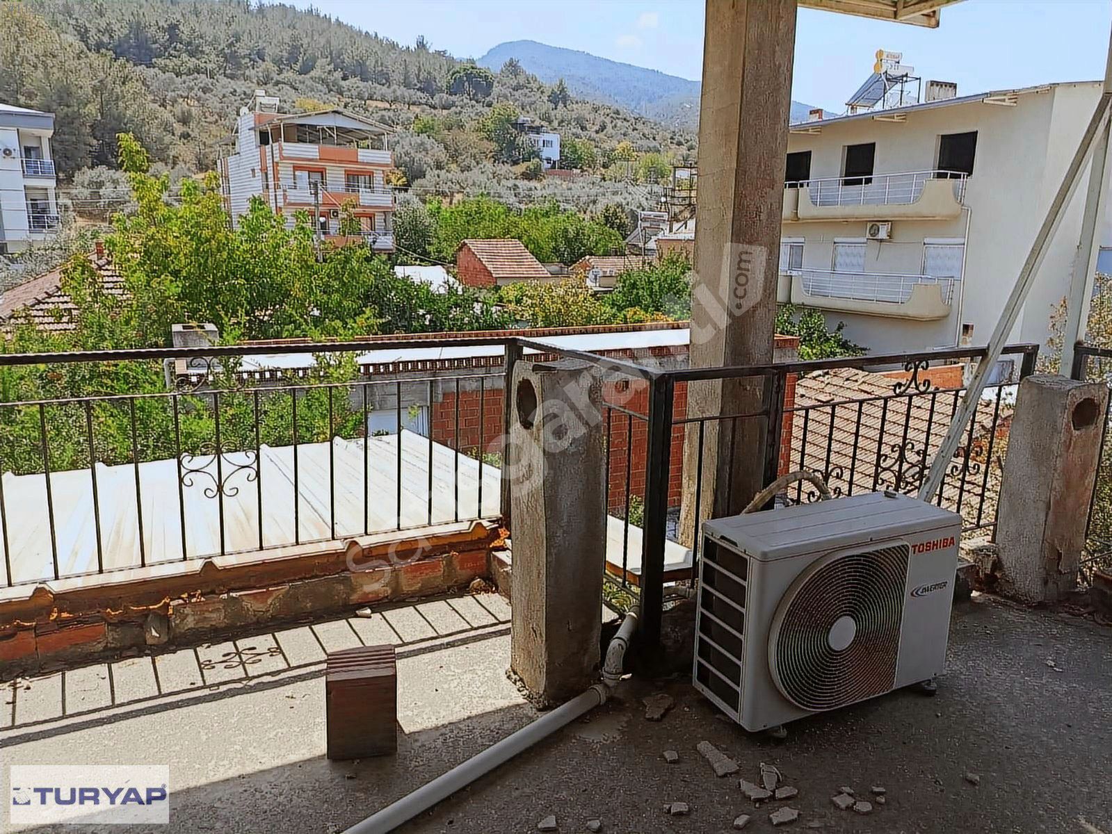 İzmir Kemalpaşa Ören'de Turgutlu yoluna cepheli Bina