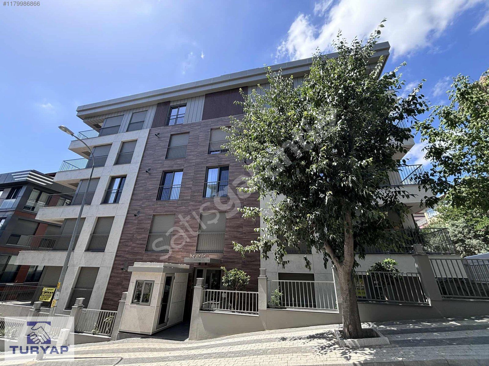 ACIBADEM CAD. 1 PARALEL, 200 M2 BAHÇE KULLANIMLI 4+1 LÜKS DAİRE