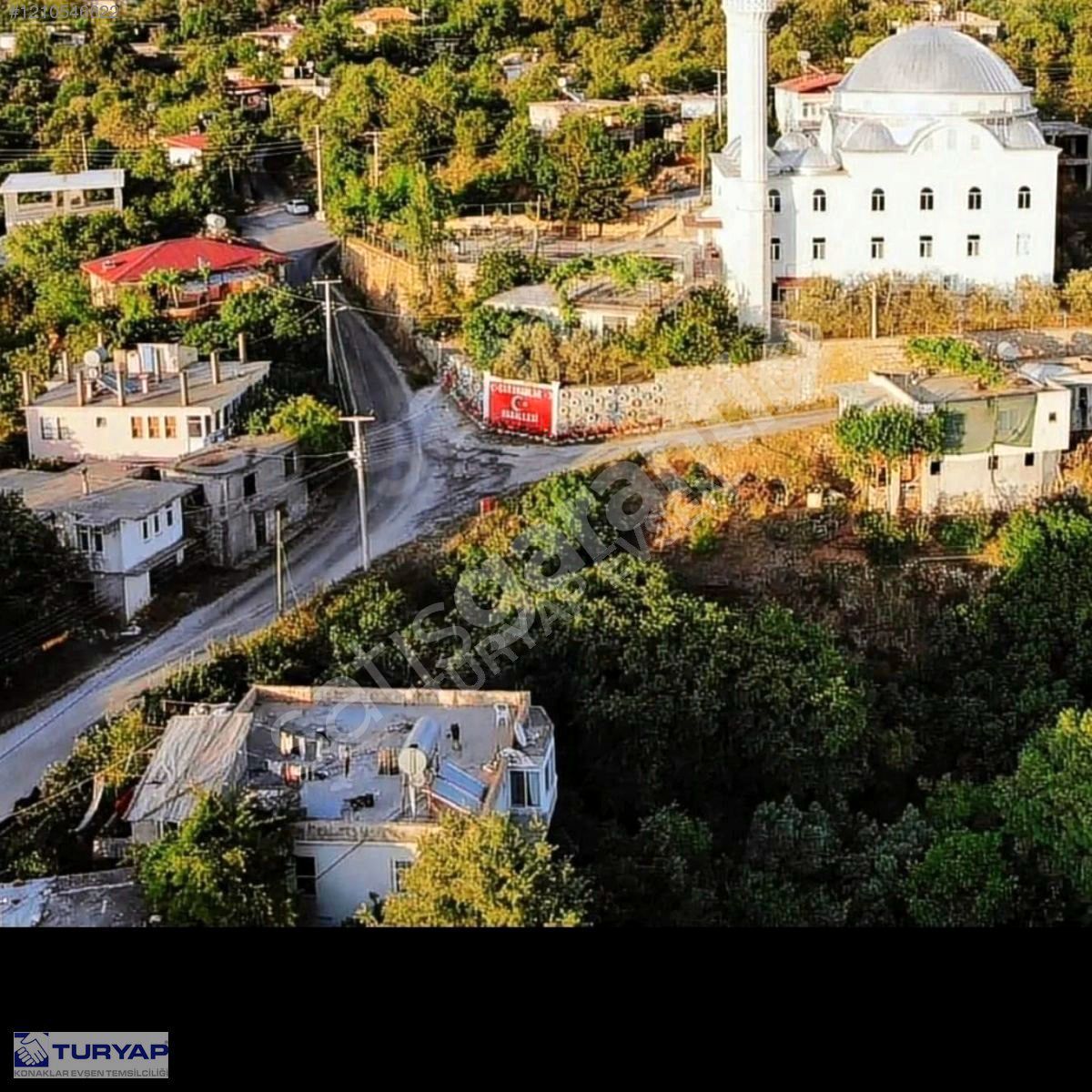 ALANYA KARAMANLAR KÖYÜ'NDE SATILIK BAHÇELİ KÖY EVİ