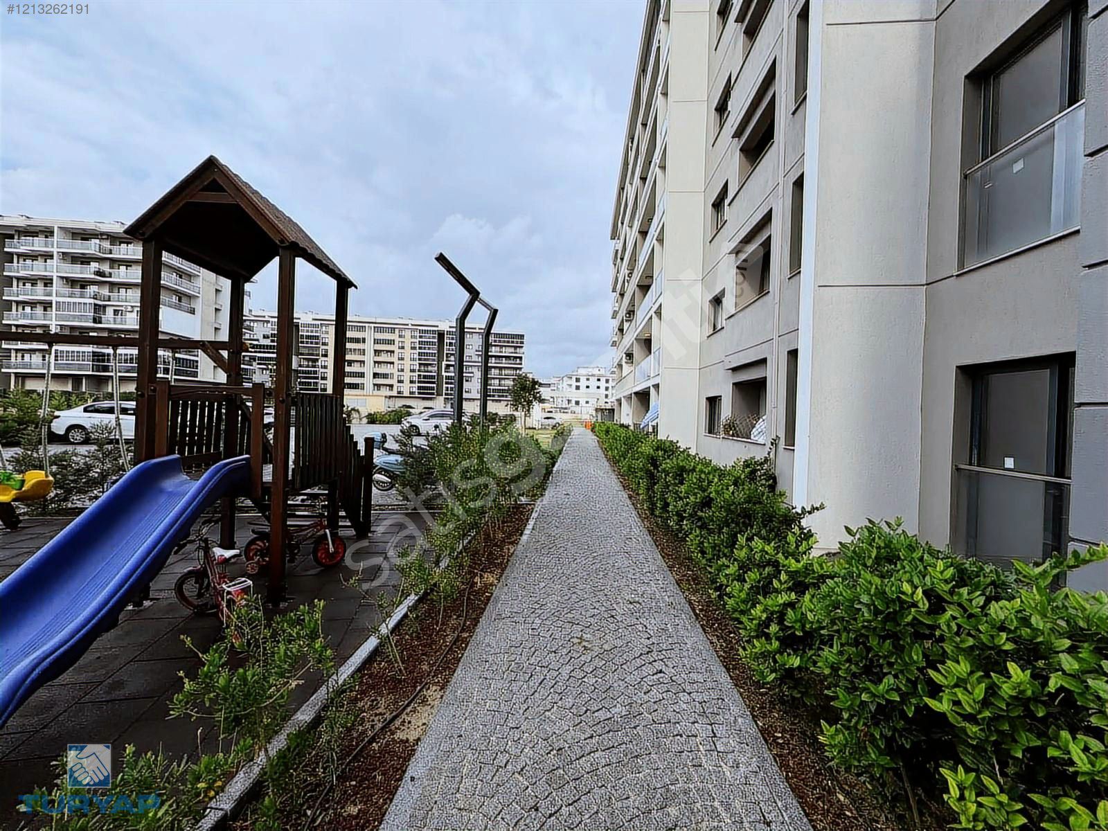 HAVUZLU GÜVENLİKLİ SİTEDE İZBAN YAKINI KİRALIK 2+1 DAİRE