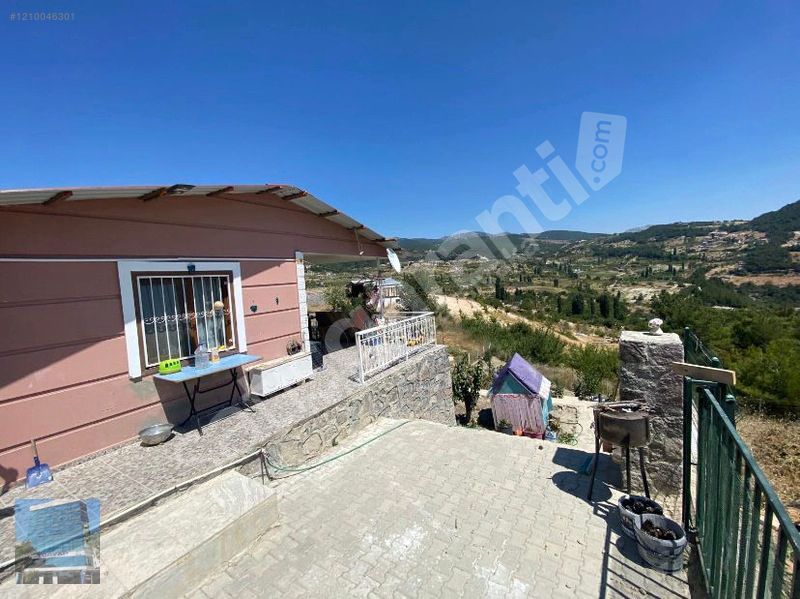 Bornova Yaka Köyde 503 m2 İçinde Satılık 2+1 Bağ Evi