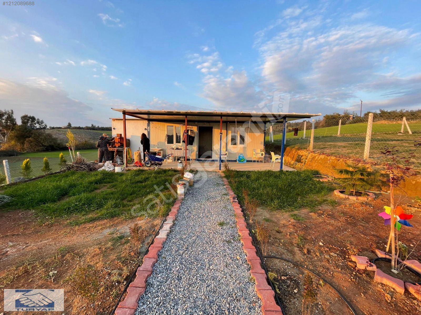 TURYAP TAN PİRİLİDE HOPİ BAHÇESİ ETRAFI CEVRİLİ
