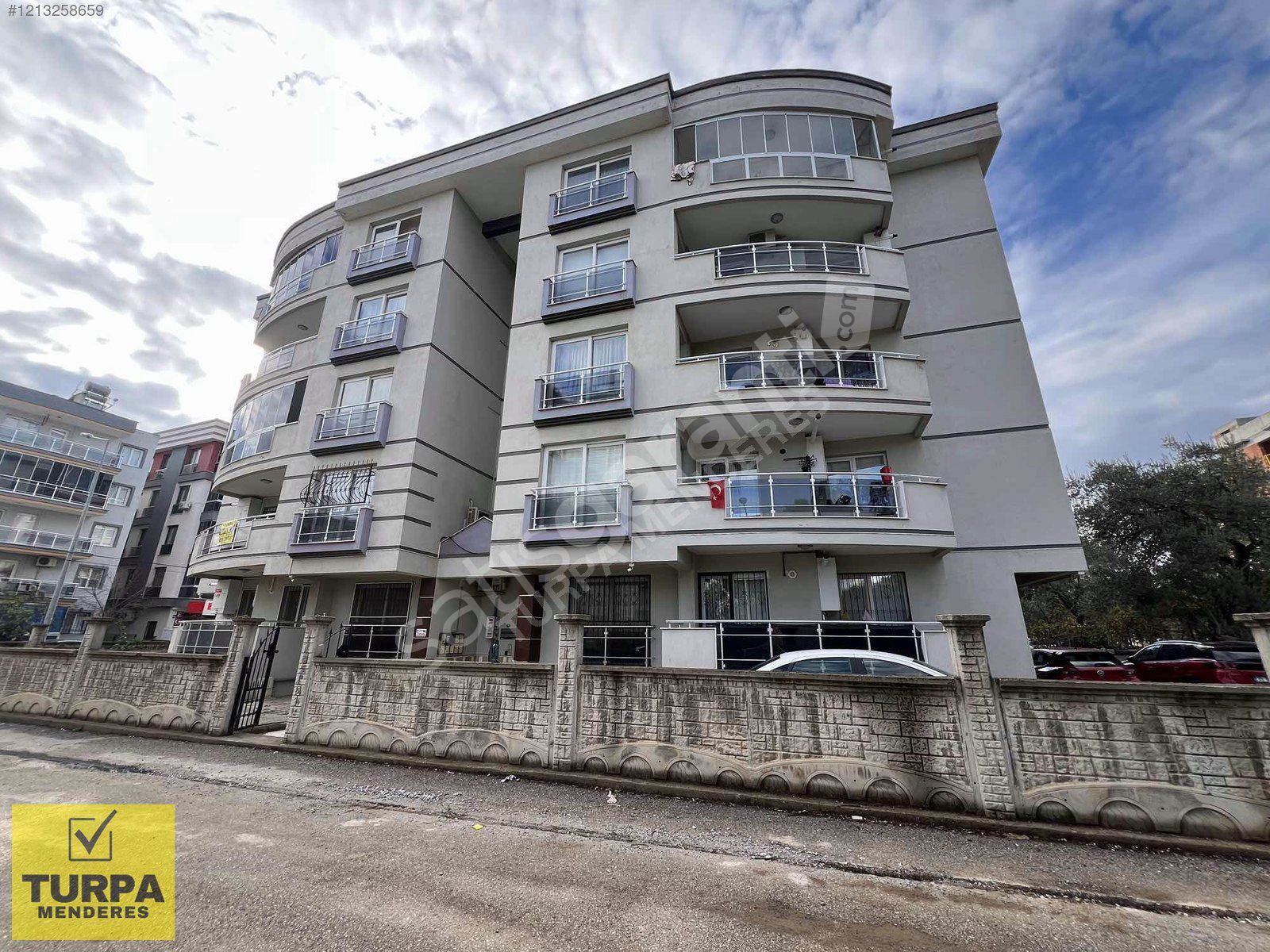 MUHTEŞEM KONUMDA GENİŞ FERAH ÖNÜ AÇIK ARAKAT SATILIK 3+1 DAİRE