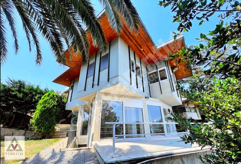 Ulus Sol Tarafta Havuzlu Satılık Lüks Villa Etiler