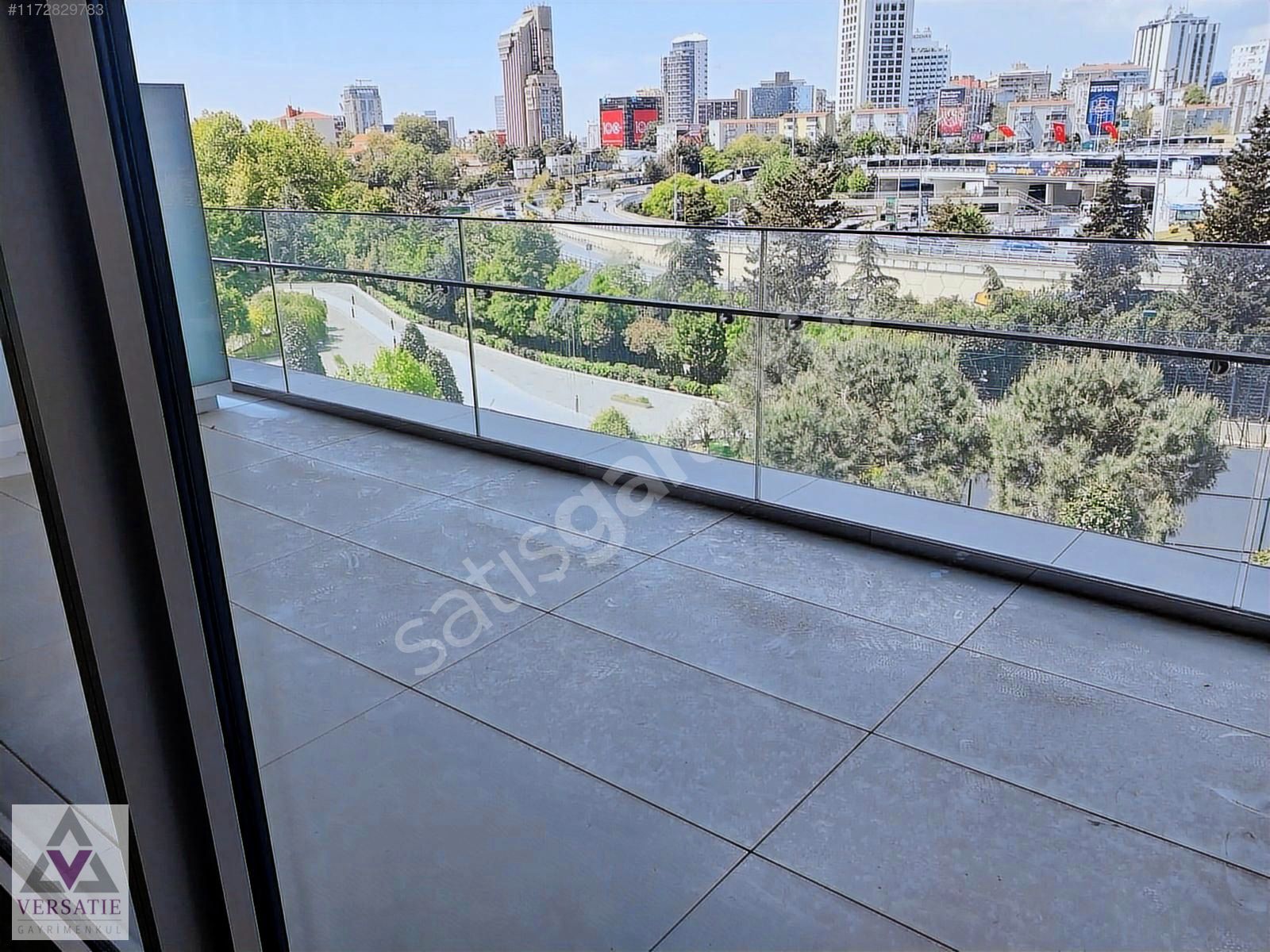 ZORLU CENTER'DA 160m BOLUMSUZ AÇIK OFİS