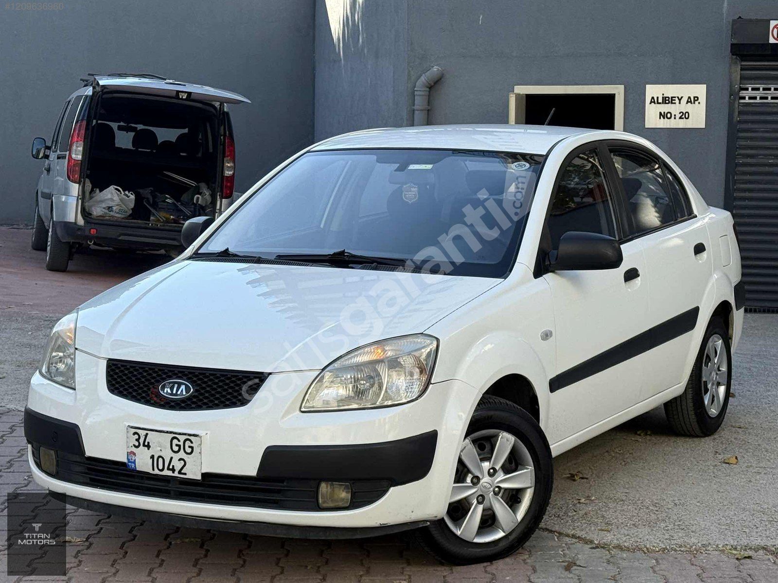 TİTAN MOTORS KIA RIO 1.5 CRDI 238 BİN KM 4 PARÇA BOYALI KAZASIZ
