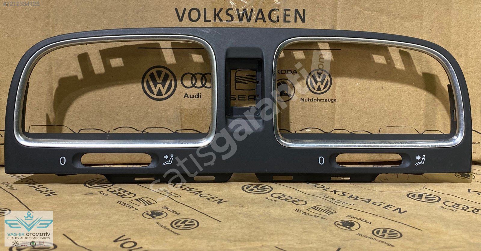 VW GOLF 6 2009-2012 KALORİFER IZGARASI DIŞ ÇERÇEVESİ 5K0819743C