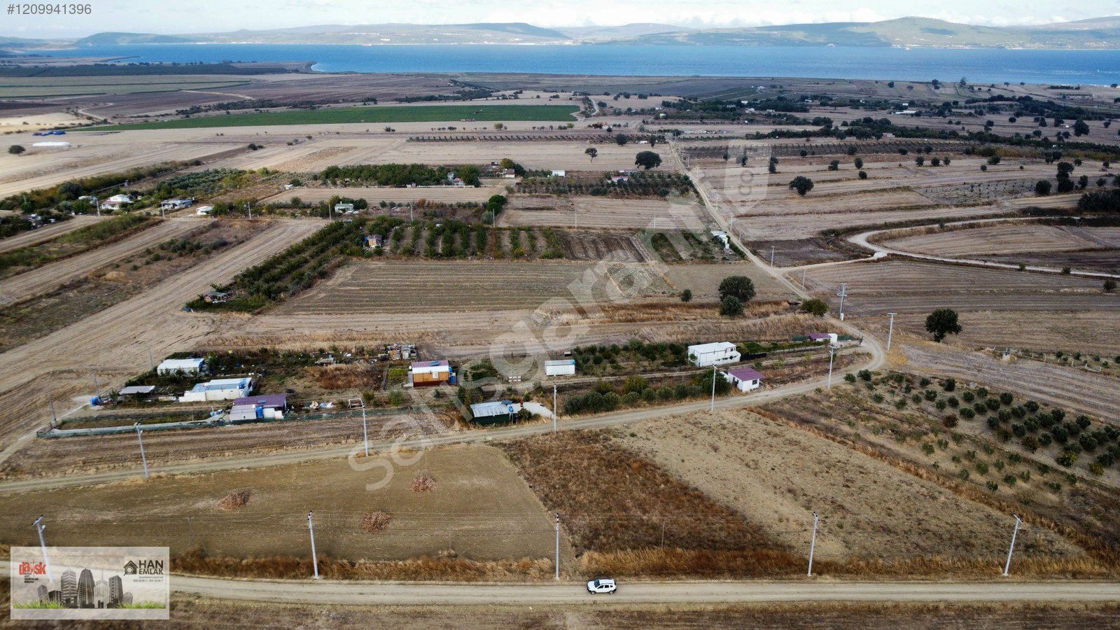 MUSAKÖY'DE DENİZ MANZARALI 1350m2 ÇİFT YOLA CEPHELİ TARLA