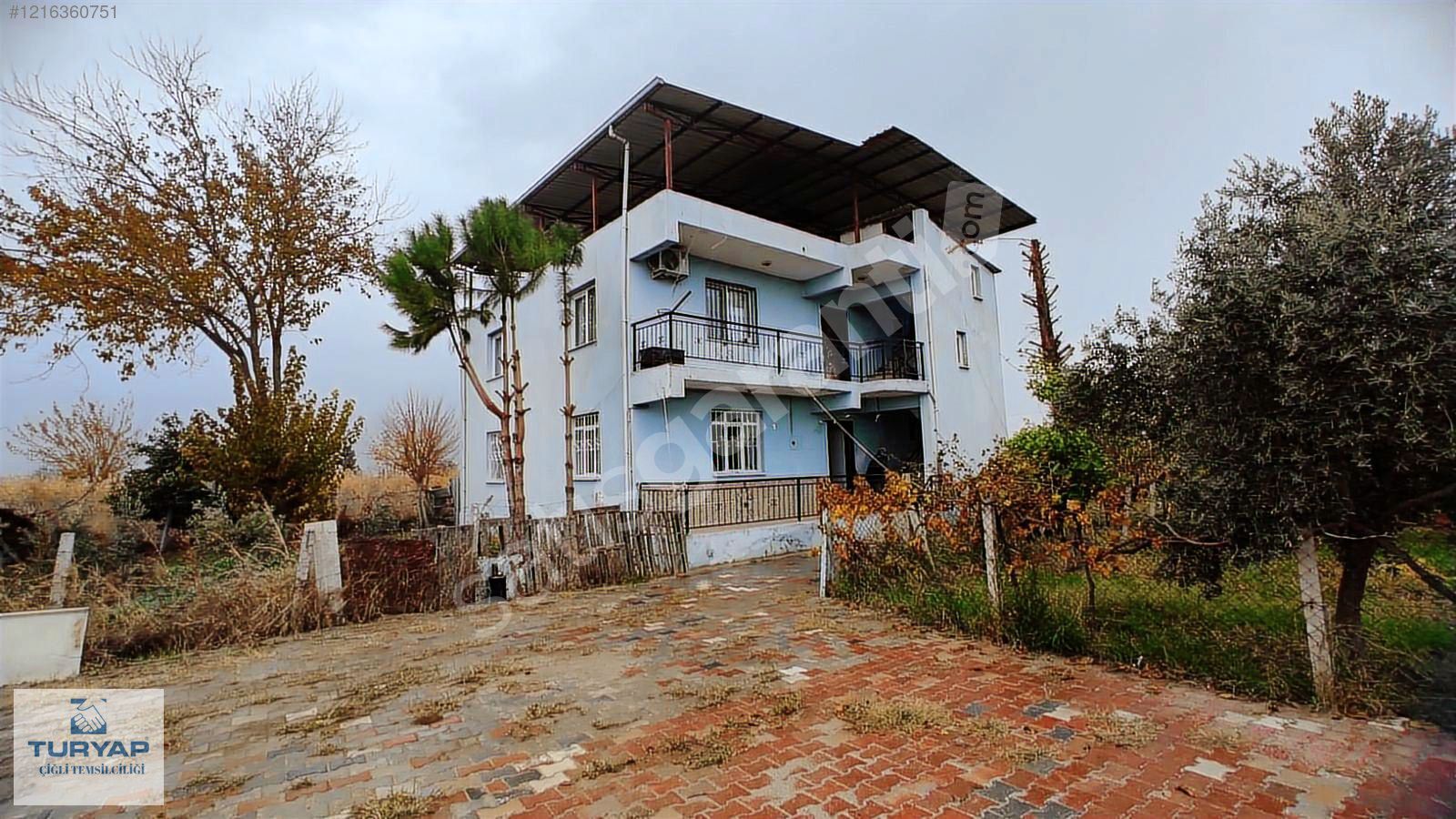 Menemen Mermerli Mahallesi'nde Satılık 2 Katlı Çiftlik Evi.