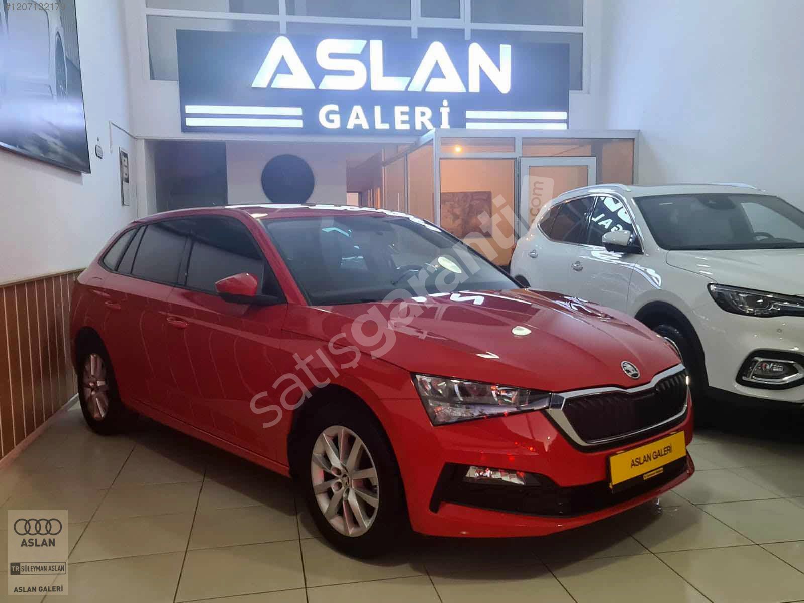 ASLAN GALERİ'DEN SIFIR NİYETİNE EKSTRALI ATEŞ KIRMIZISI SCALA