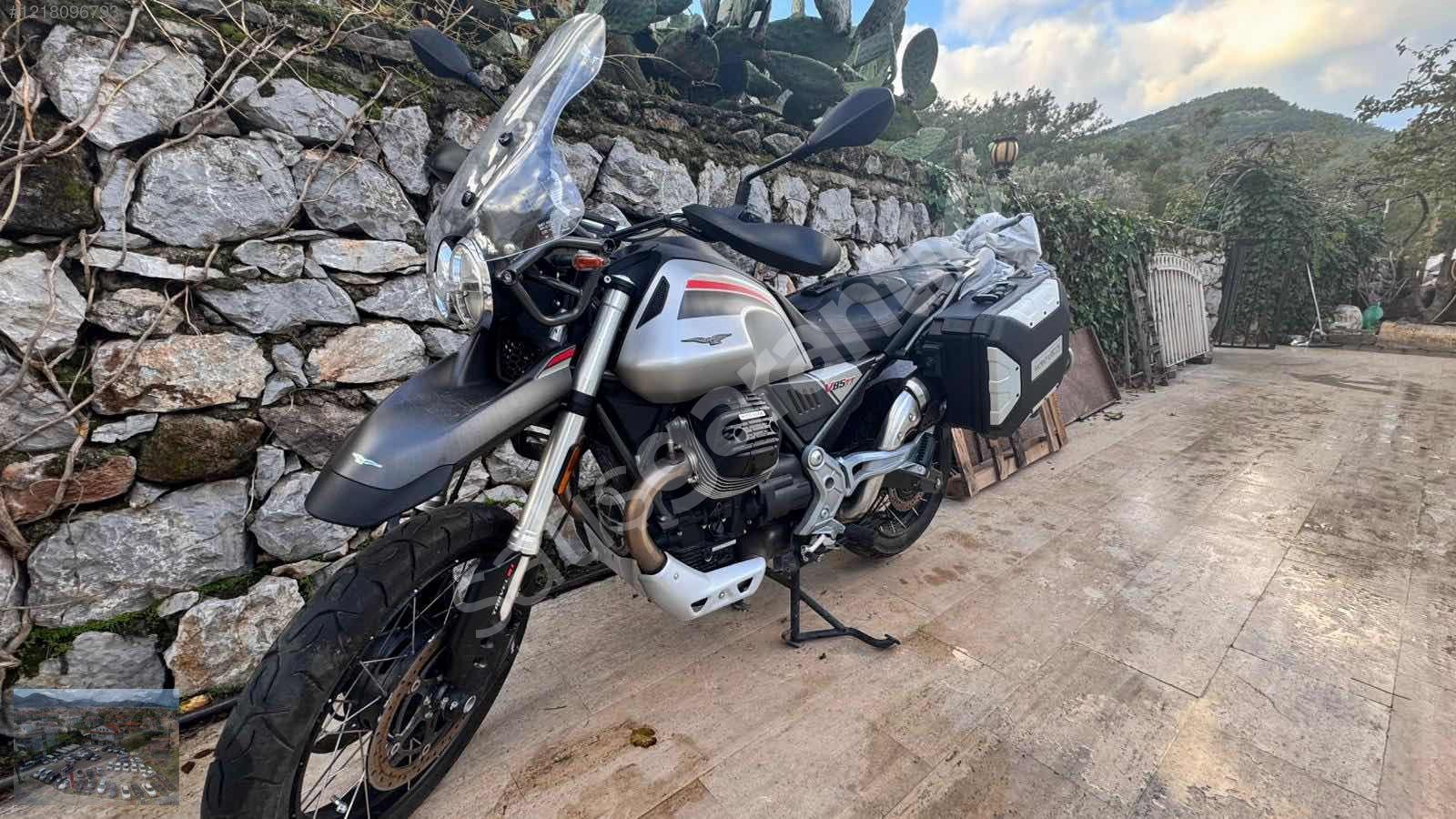 BOYASIZ 2023 MOTO GUZZİ V85TT LANSMAN RENK ÇANTA FULL AKSESUAR