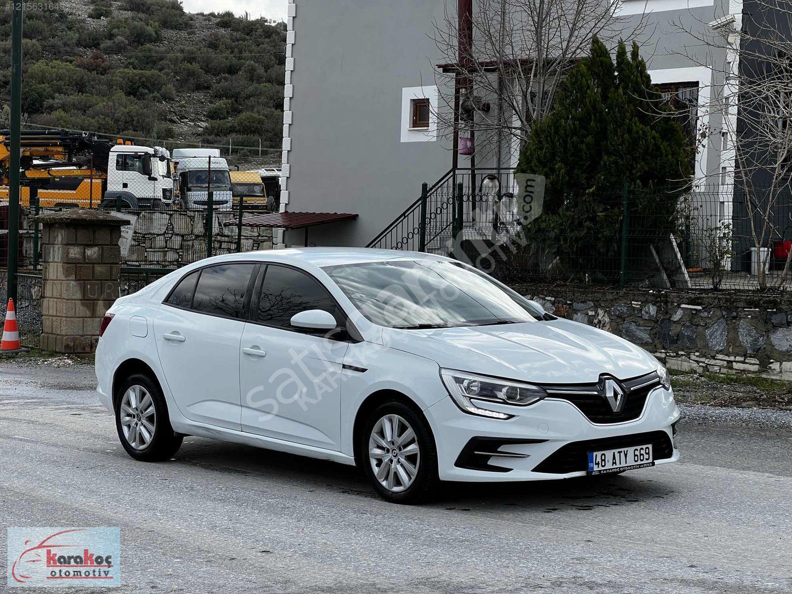 2021 RENAULT MEGANE 1.3 TCE OTOMATİK 128 BİNDE FIRSAT ARACI!!