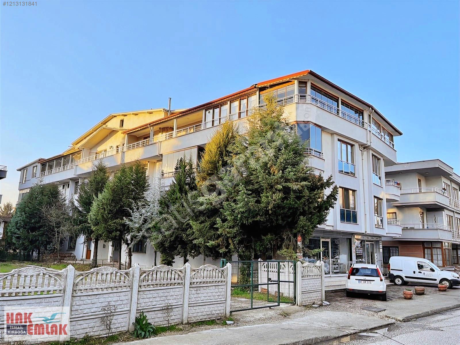 Hak Emlaktan Tam Merkezi Konumda Şerefiye Mah Satılık 4+2 Dublex