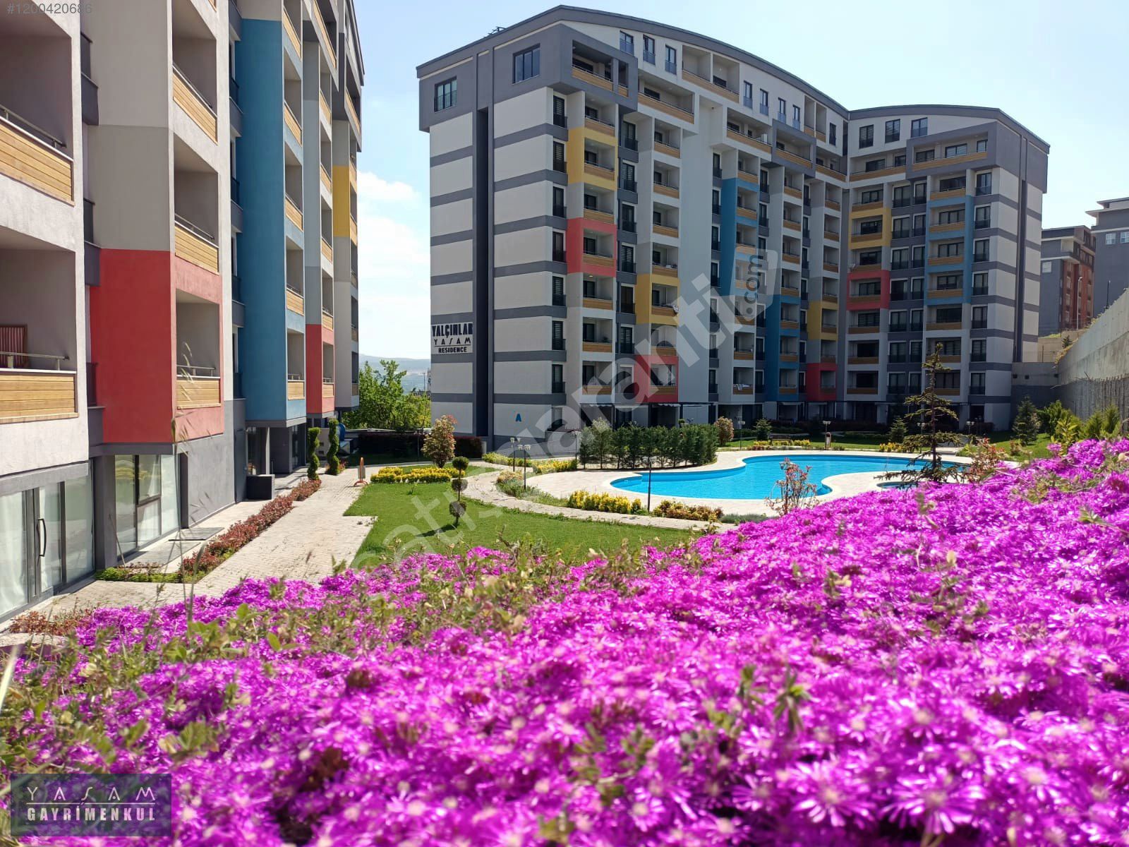 YAŞAM GAYRİMENKUL'DEN HAVUZLU SİTEDE EŞYALI 2+1 KİRALIK DAİRE