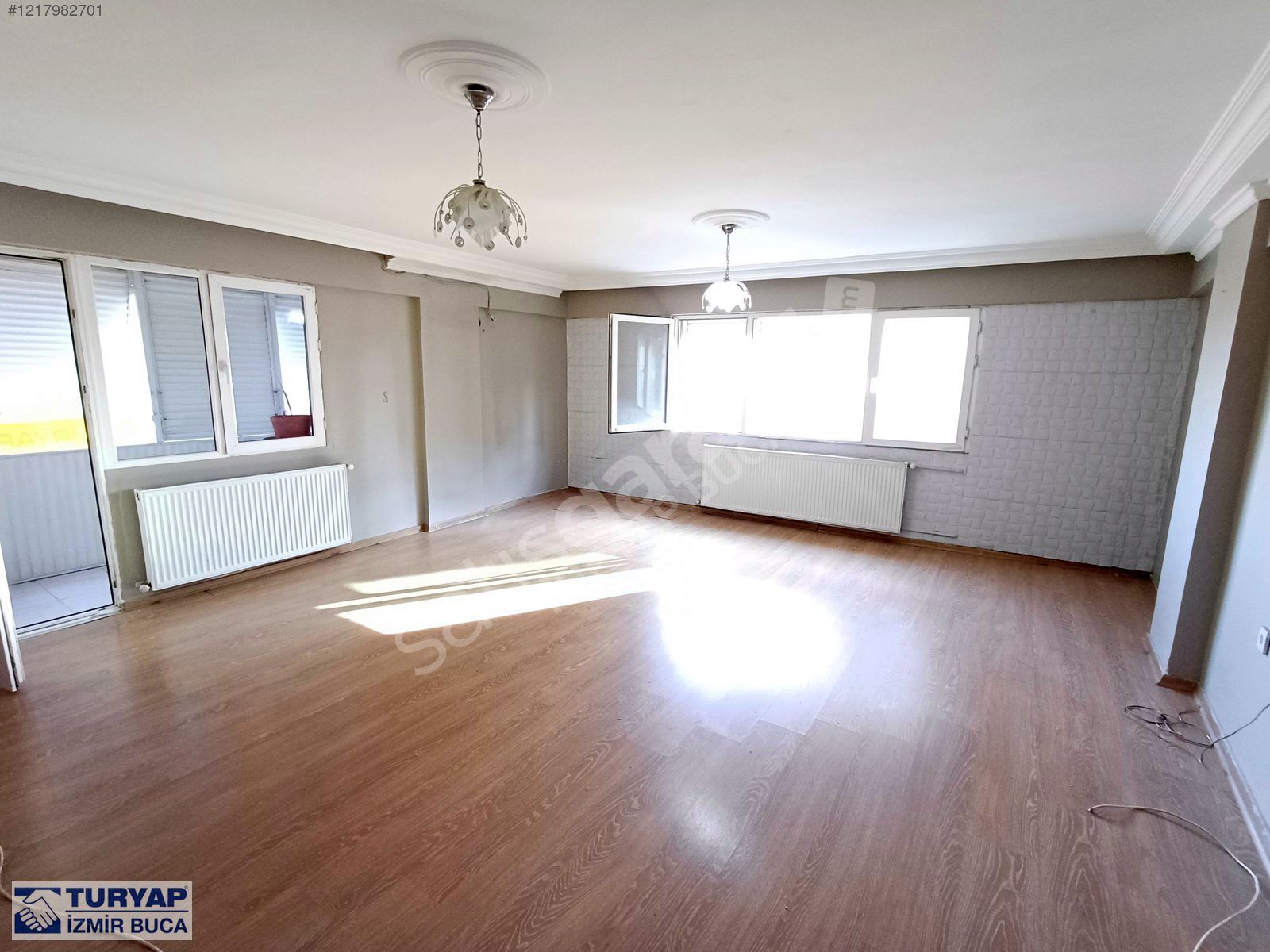 TURYAP BUCA'DAN İŞÇİEVLERİNDE D. GAZLI 3 BALKONLU GENİŞ DAİRE