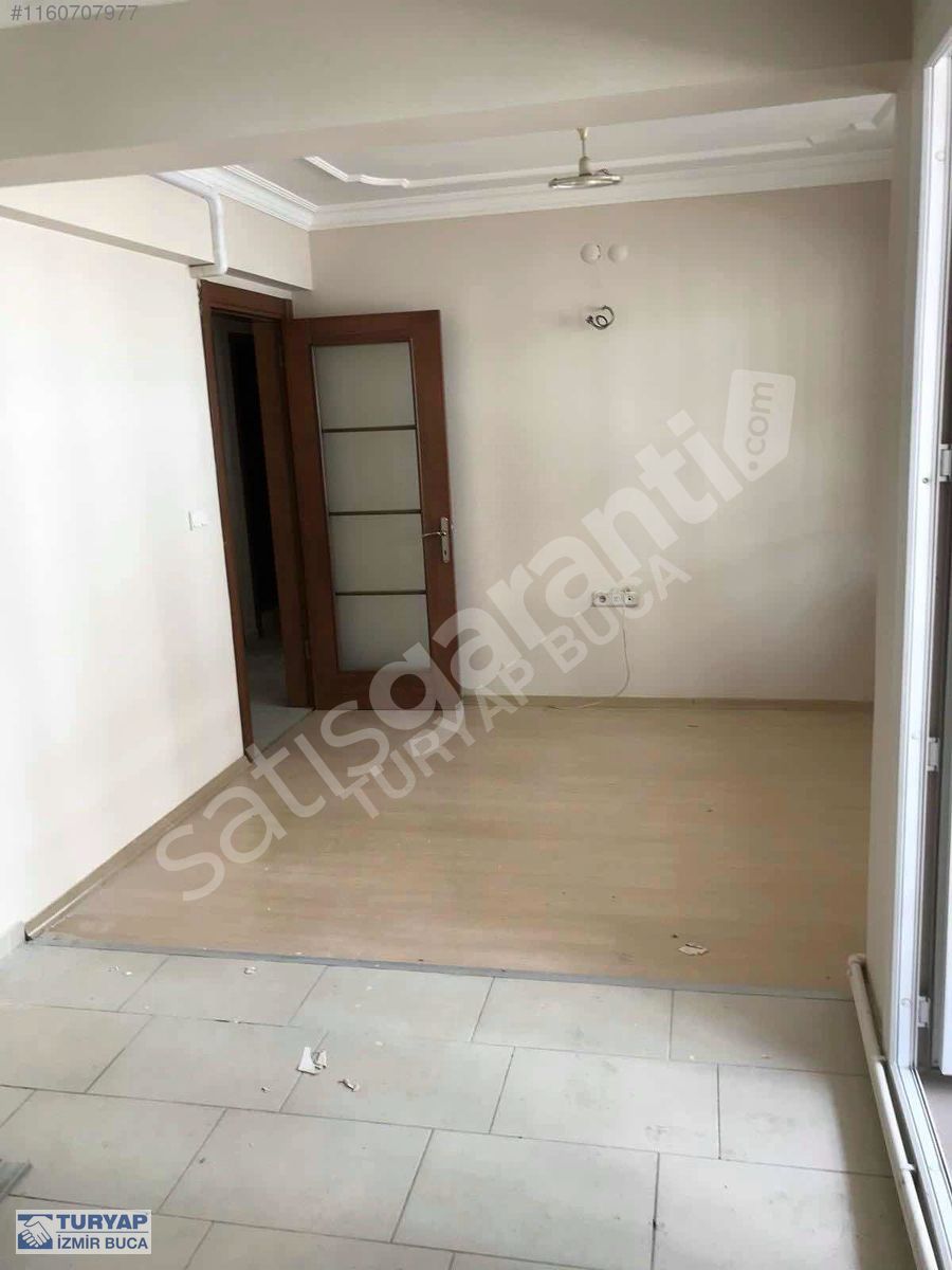 Buca Yaylacık Mahallesi'nde Kiracılı 2+1 Satılık Daire