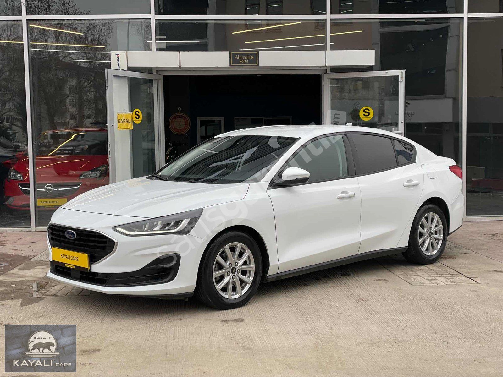 KAYALI CARS 2022 FORD FOCUS 1.5ECOBLUE TRENDX 8 İLERİ 94 BİNDE
