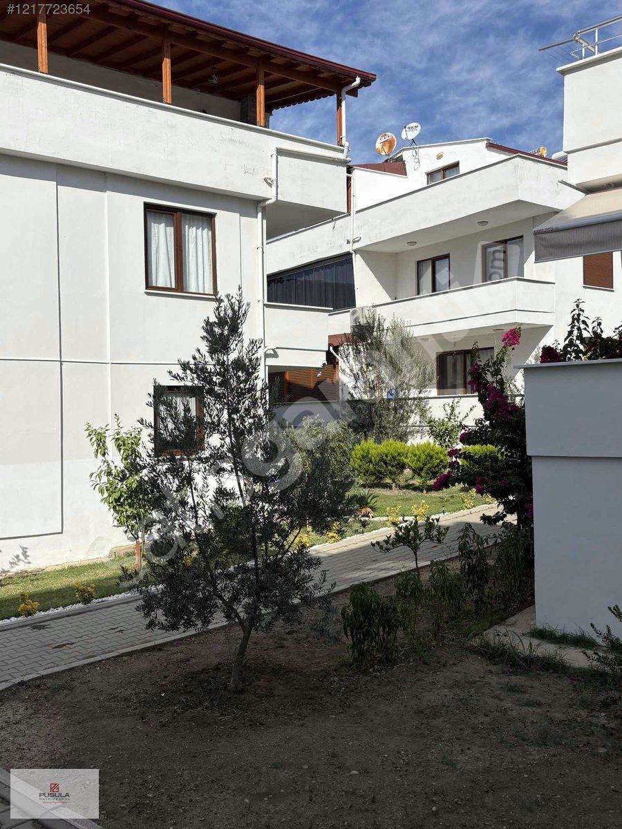 KÜCÜKKUYU DA 7 YILLIK 230 M2 SATILIK VİLLA