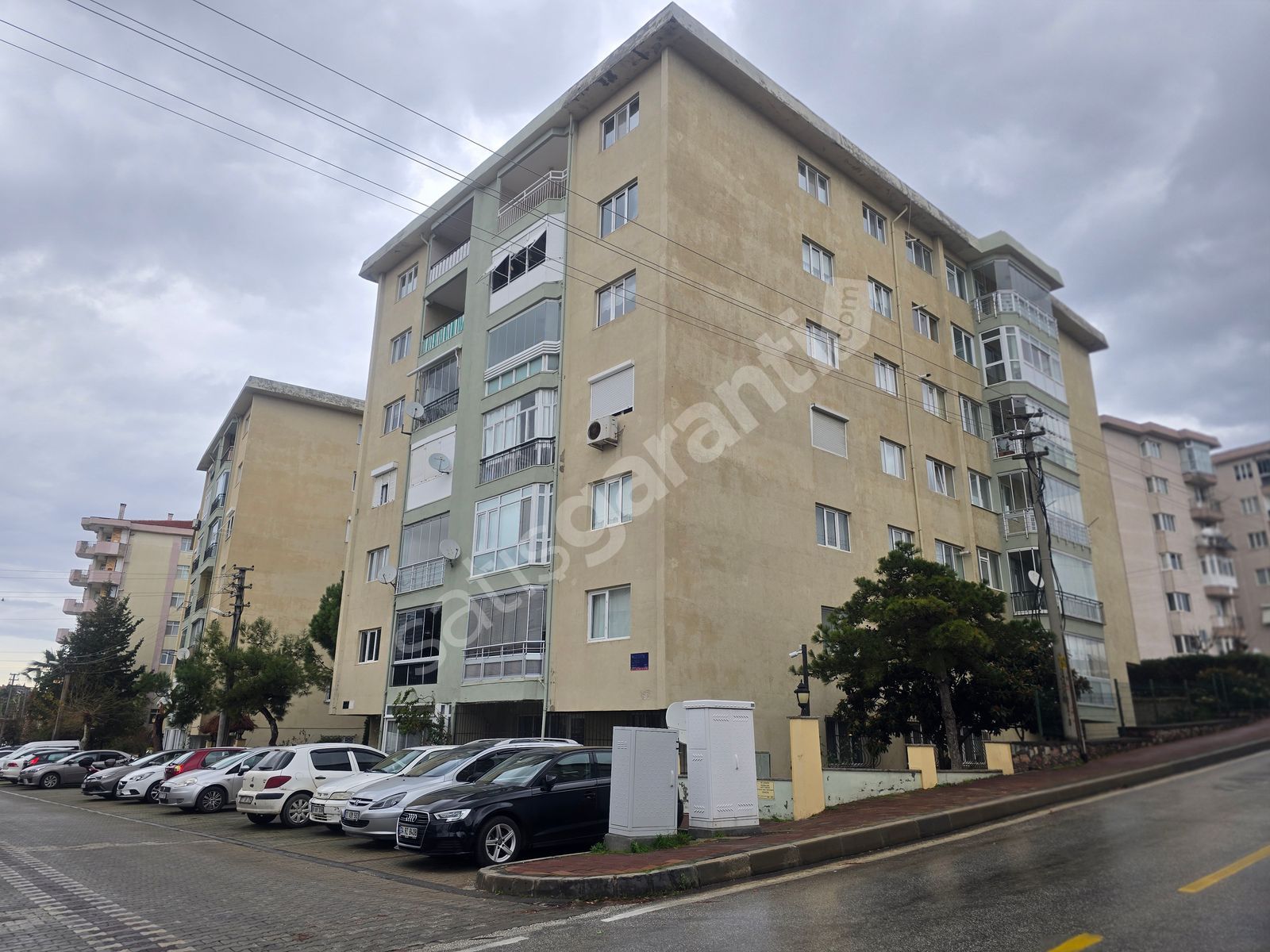 HAN EMLAK OTOMOTİV'DEN ESENLER'DE SATILIK 3+1 DAİRE