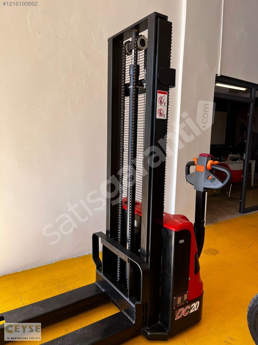 HELİ 1,2 TON KAPASİTELİ 3 M ASANSÖRLÜ AKÜLÜ İSTİF MAKİNASI
