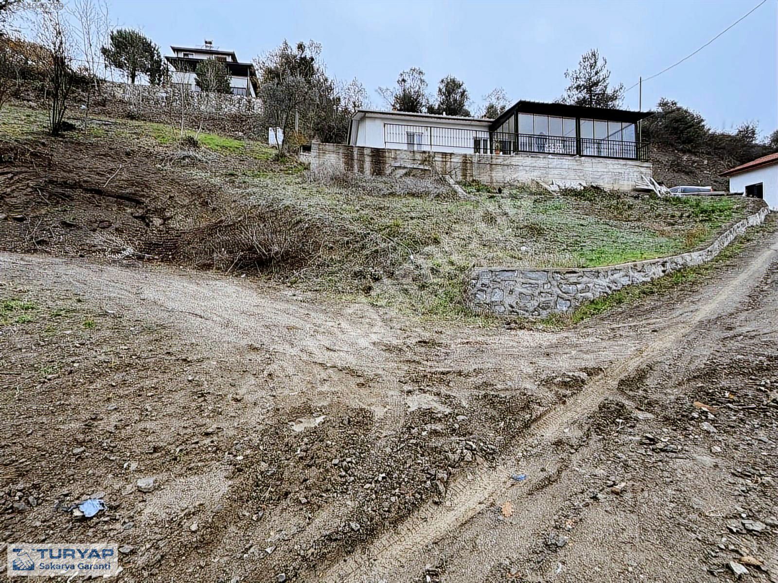 Geyve Bağlarbaşı muhteşem manzaralı 1741 m2 arsa ve müstakil ev