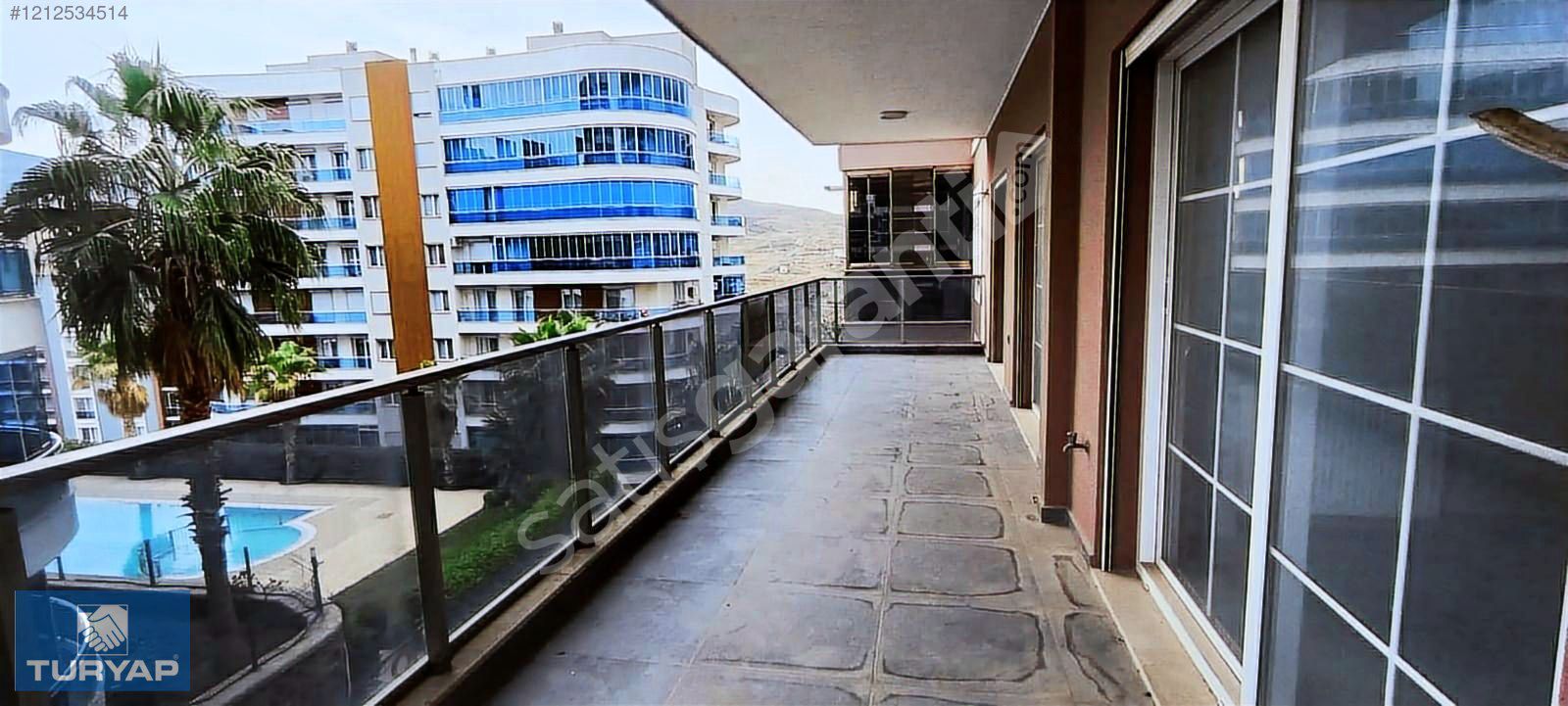 KENT2'DE HAVUZ MANZARALI SİTE İÇERİSİNDE LÜX SATILIK DAİRE