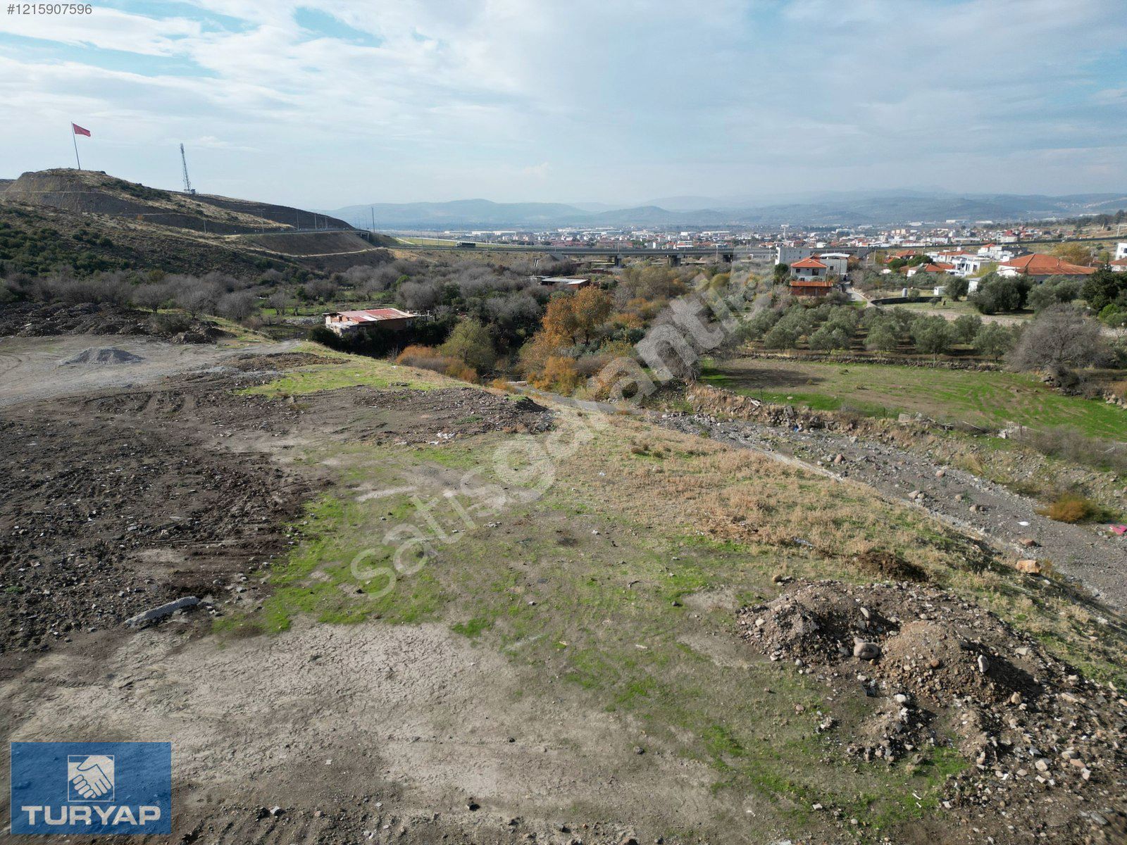 MENEMEN HATUNDERE'DE MERKEZE YAKIN TAKASA AÇIK 977M² İMARLI ARSA