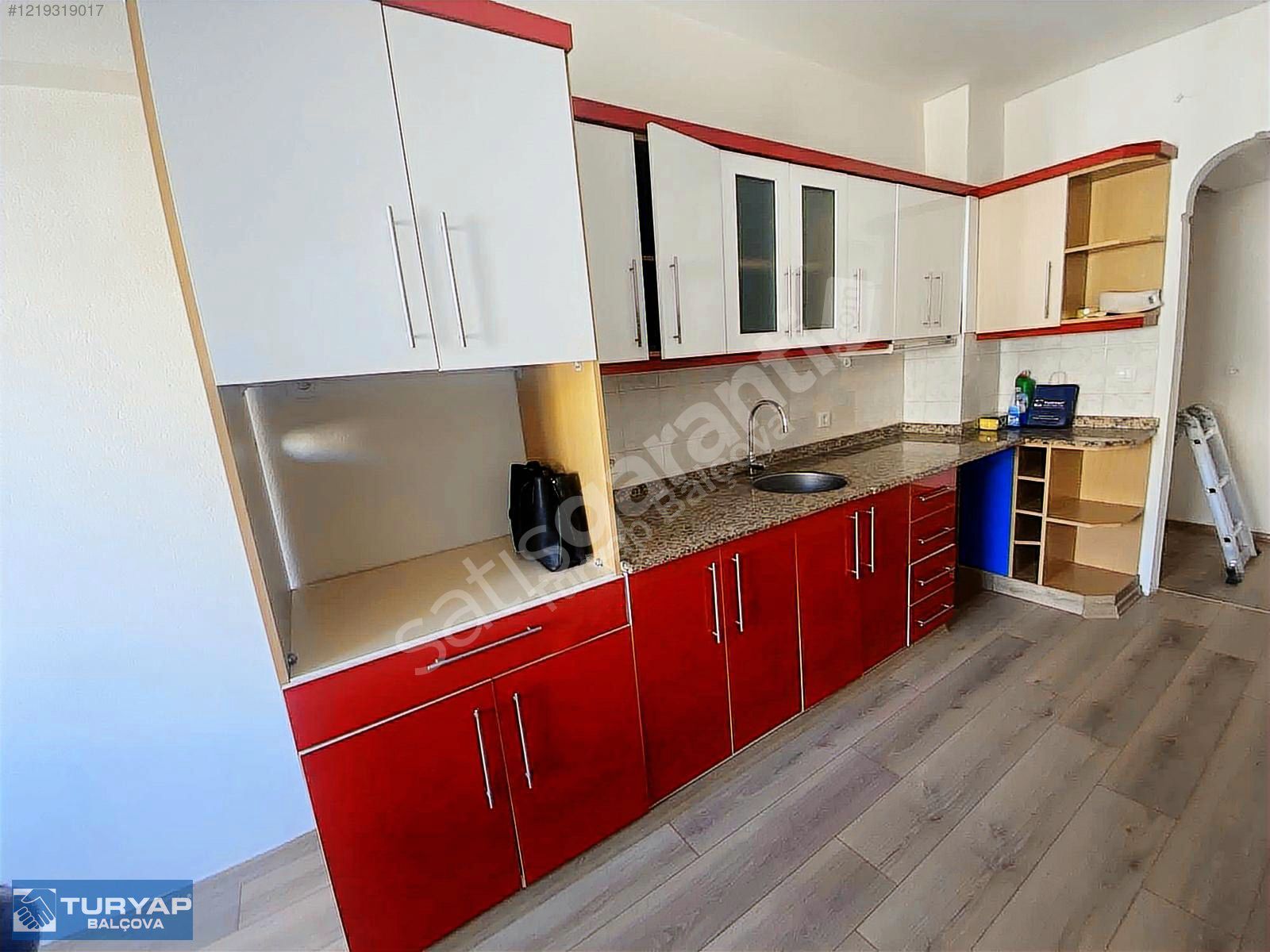 ATA CAD. ÜZERİ GENİŞ 2+1 KAPALI MUTFAK SATILIK DAİRE