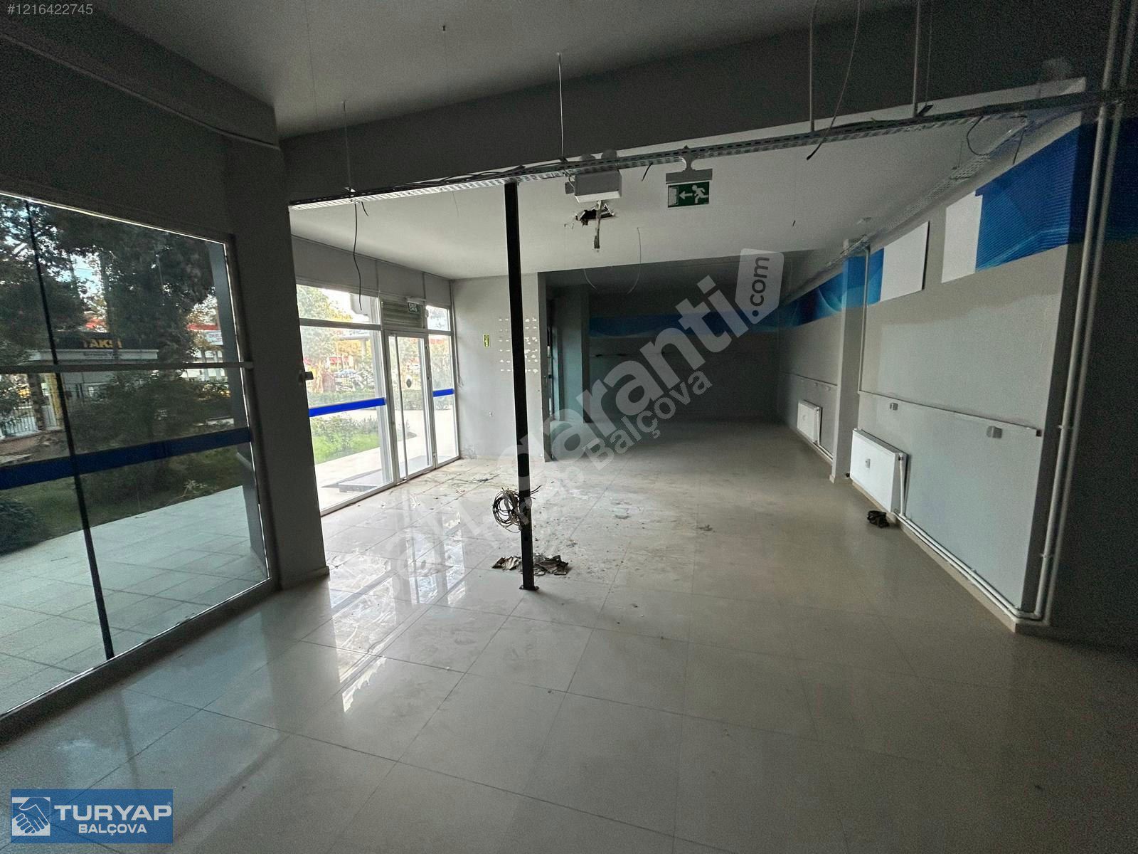 TUĞSUZ SİTESİNDE MUHTEŞEM LOKASYONDA KİRALİK DÜKKAN