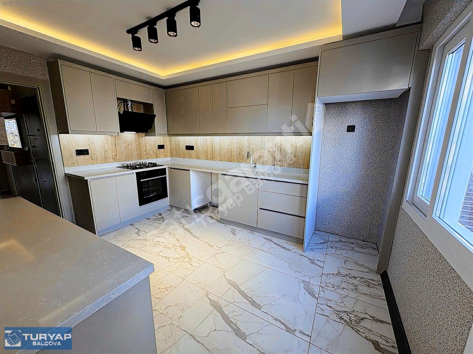 Balçova Korutürk Mah. Tadilatlı Arakat GENİŞ 2+1 Satılık Daire