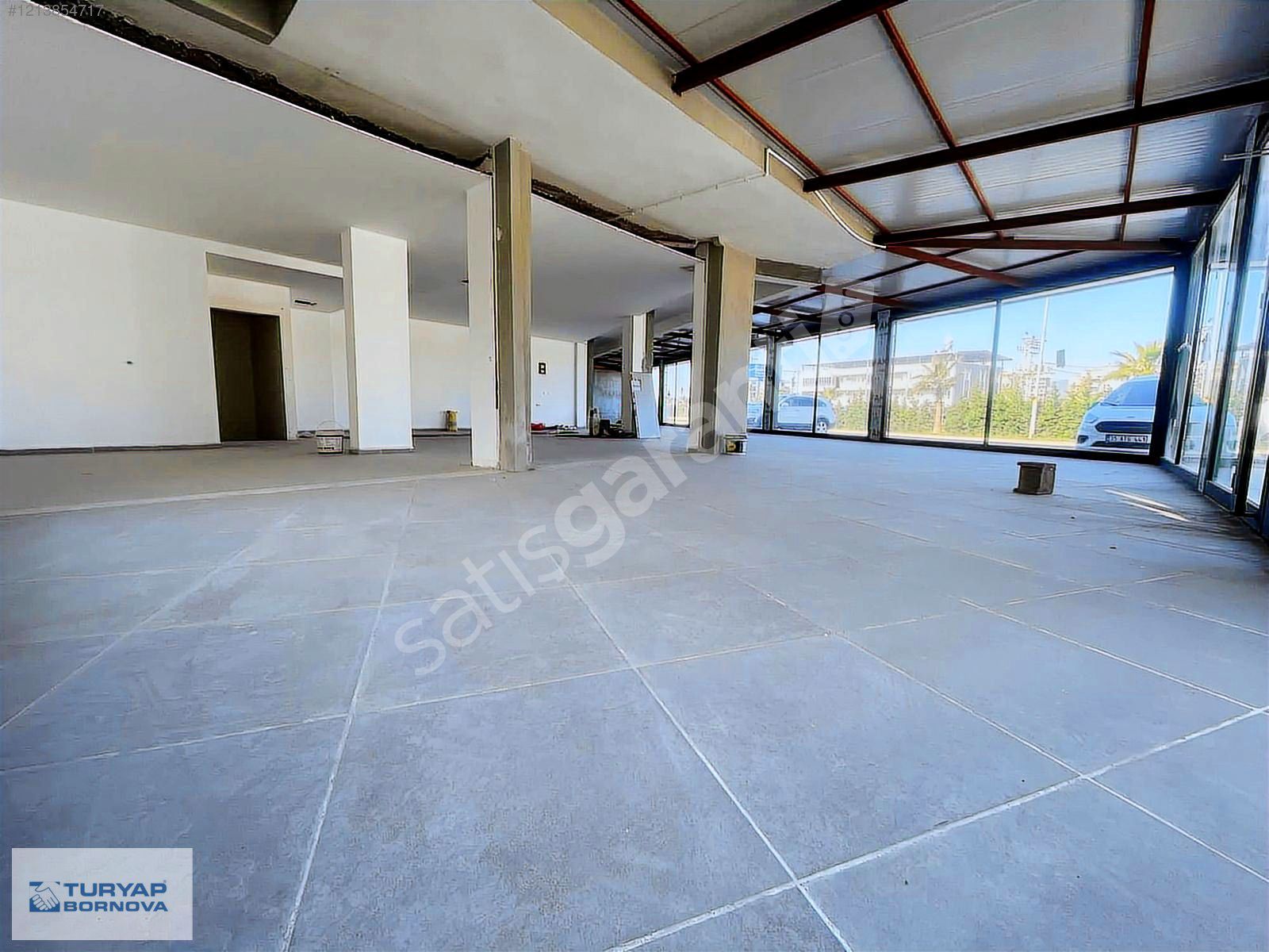 İzmir Menderes'te yol üzeri Kiralık Dükkan