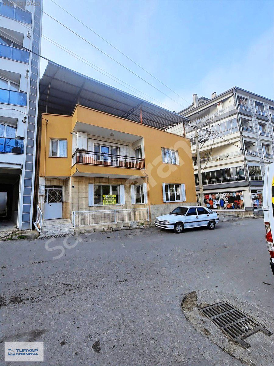 Armutlu'da Merkezi Konumda Kiralık Geniş 2+1 Daire