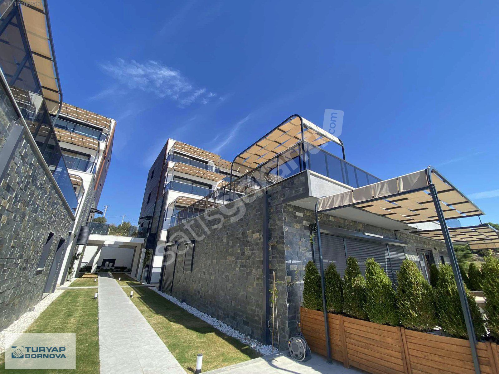 Ayasaranda'da Sakız Adası Manzaralı Full Eşyalı 1+1 Residence