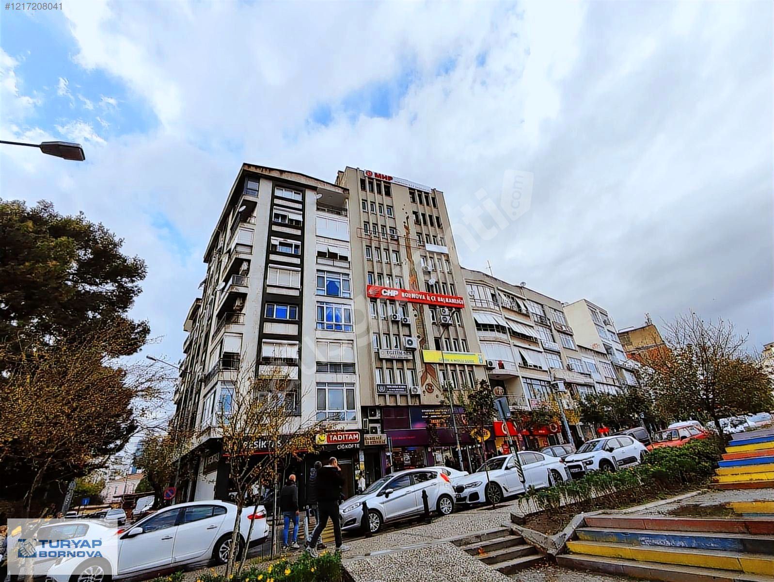 Bornova Merkez'de 1+0 Kiralık Ofis