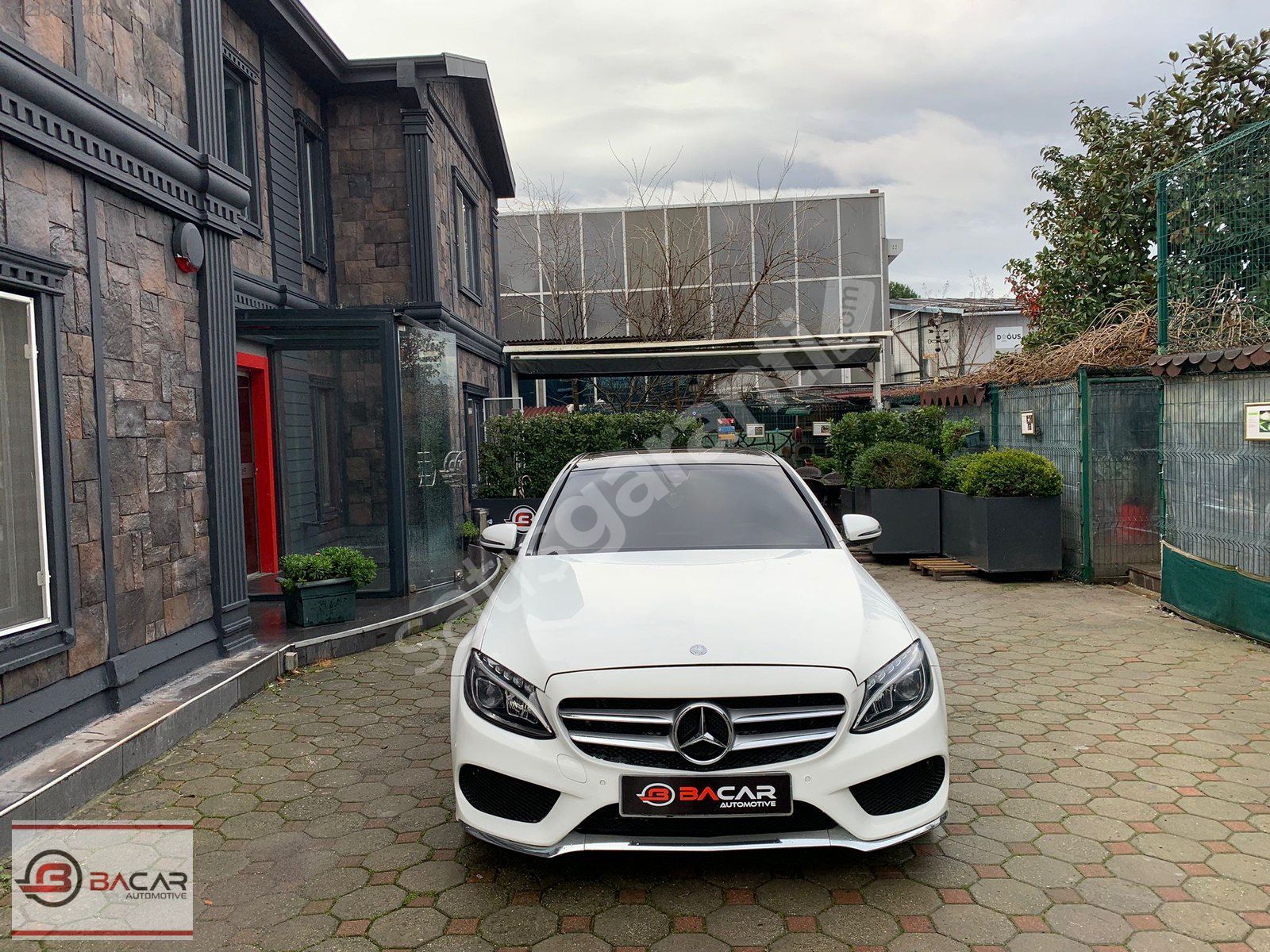Bacar'dan 2017 Mercedes C200d AMG K kart 12 Taksit