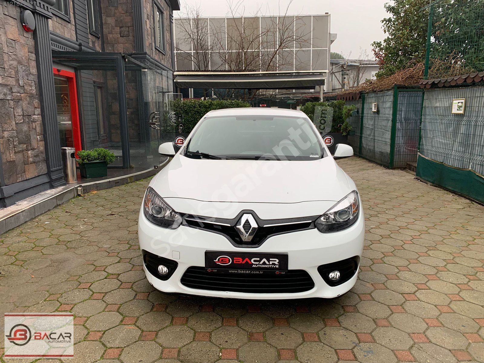 Bacar'dan 2016 Fluence Touch Manuel K.Kartına 12 Taksit-%20 Kdv