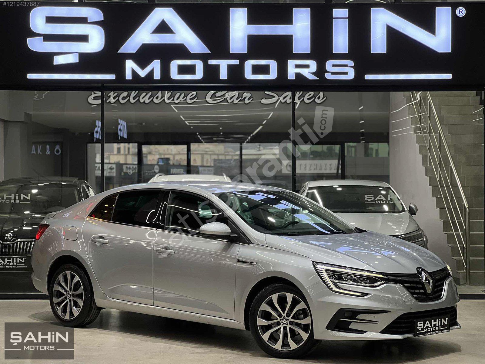 ŞAHİN MOTORS | 2024 MEGANE ICON 22BİNKM! BOYASIZ TRAMERSZ %20KDV