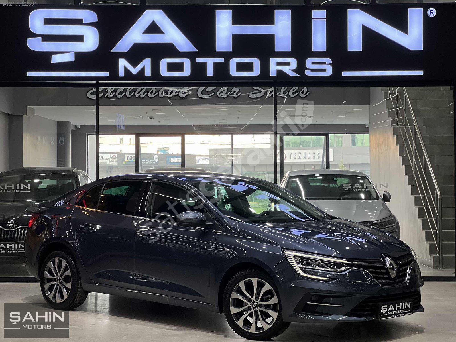 ŞAHİN MOTORS | 2024 MEGANE ICON 15BİNKM! BOYASIZ %20FATURA