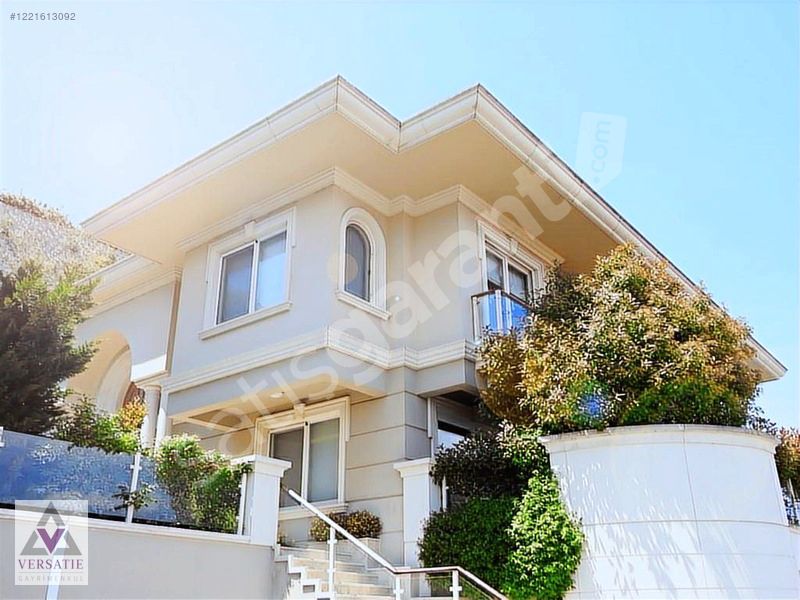 Kandilli Konaklarında Havuzlu Sıfır Boğaz Manzaralı Satılk Villa